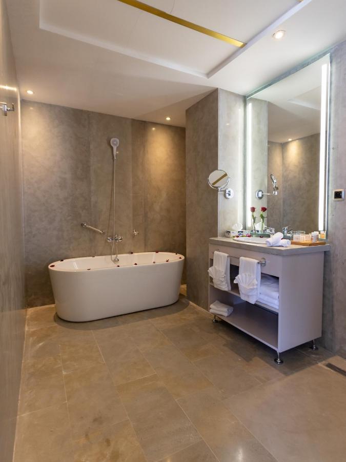Mandarin Palace Hotel & Spa Tangier Exterior photo Bathroom