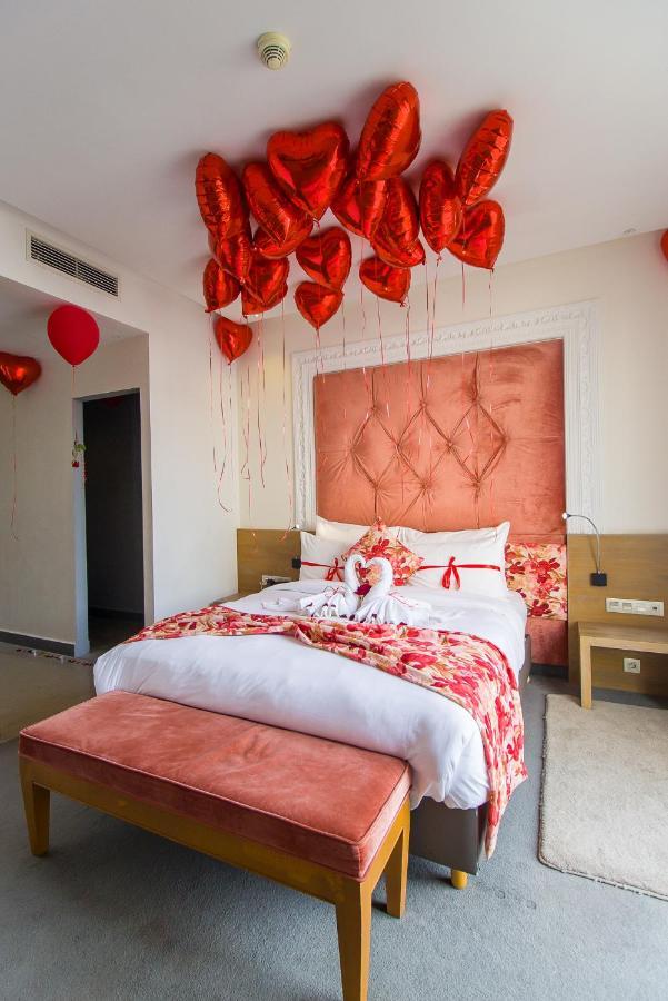Mandarin Palace Hotel & Spa Tangier Exterior photo A bedroom decorated for Valentine's Day